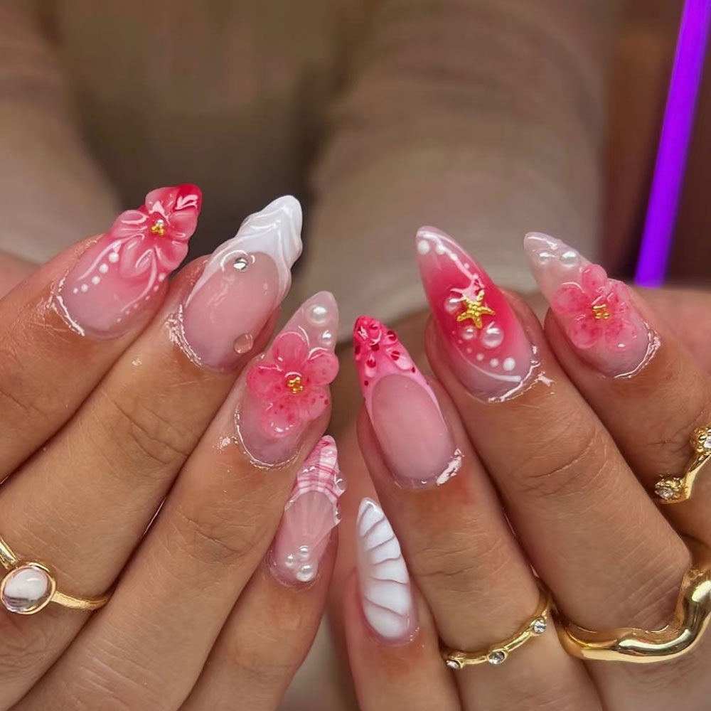 Elegante Kunstnägel mit Botanischen Designs Brehn