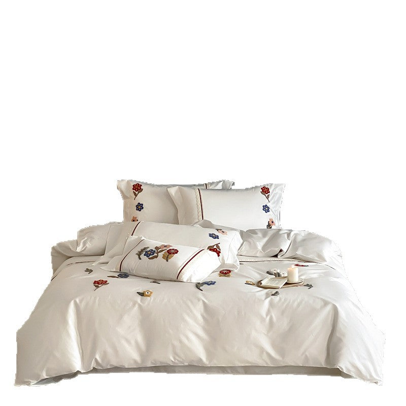 Besticktes Baumwollsatin-Bettwäsche-Set mit floralen Applikationen und Zierbordüre
