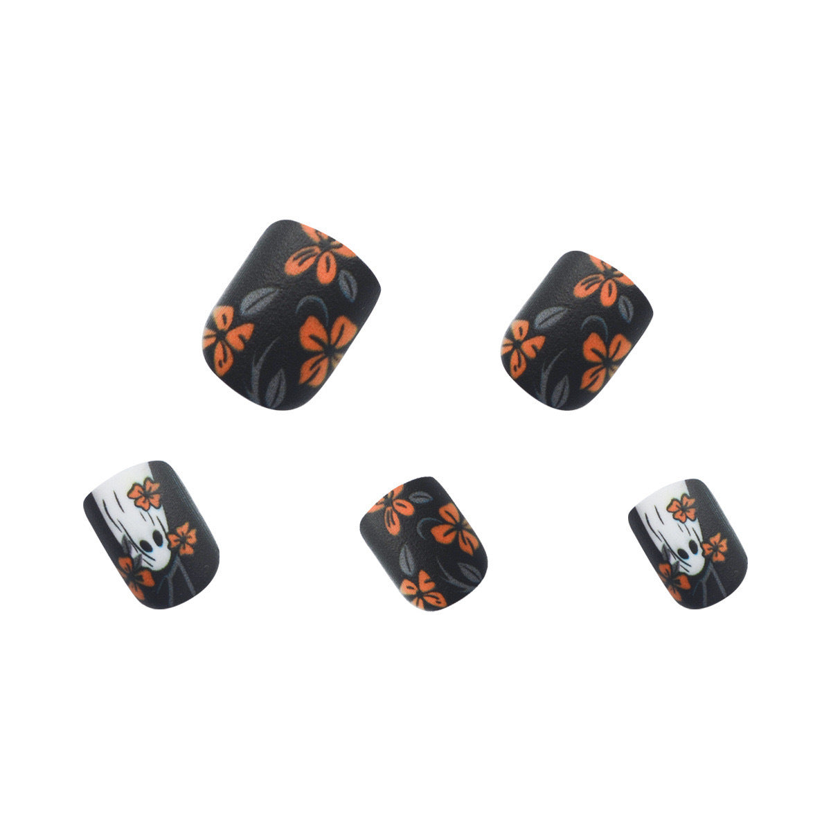 Kunstnagelset mit gruseligem Geisterdesign und floralen Akzenten Brehn