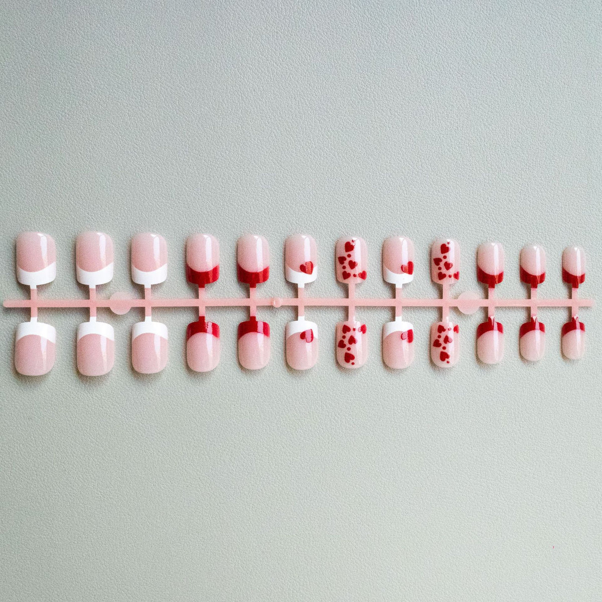Künstlerisches Herz-Themen Nageldesign-Set