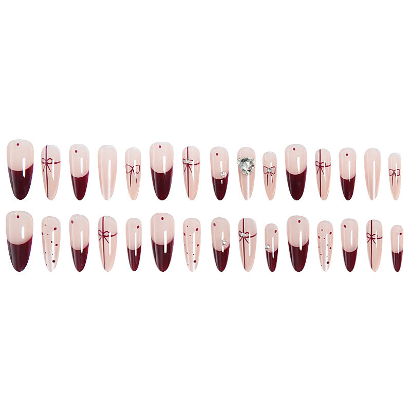Kunstnagelset mit eleganten Schleifen- und Glitzer-Details Brehn