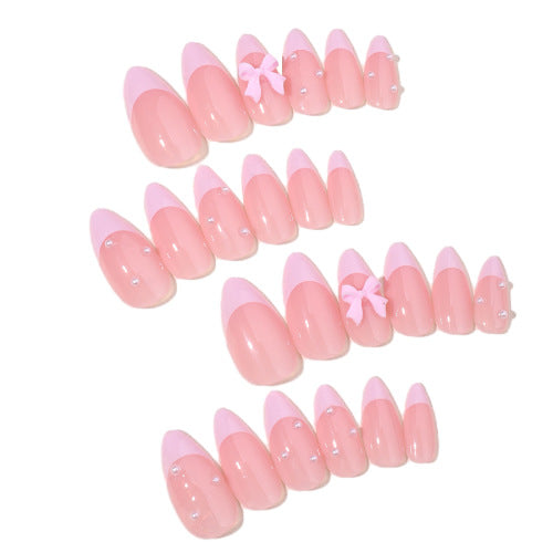 Premium-Kunstnagelset mit elegantem French Tip Design Brehn