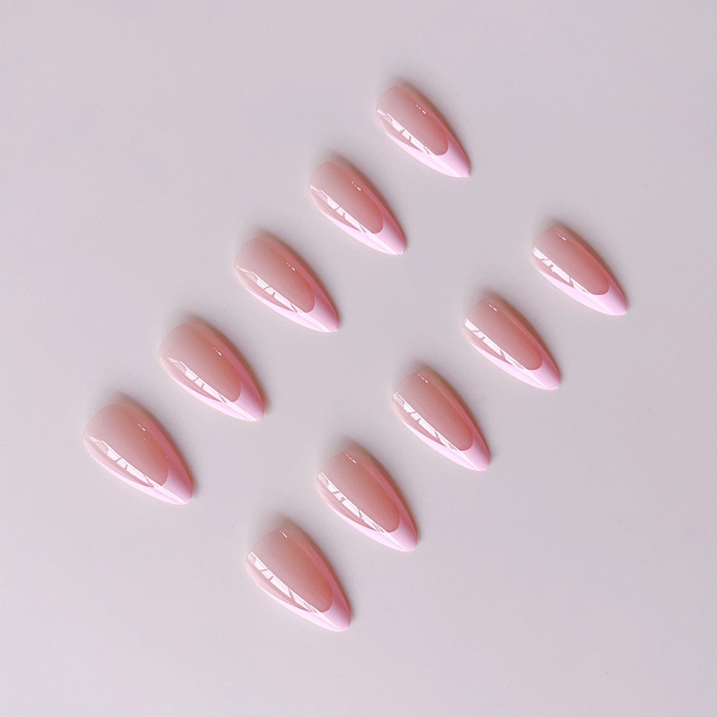 Luxus Kunstnagelspitzen mit elegantem französischen Design Brehn
