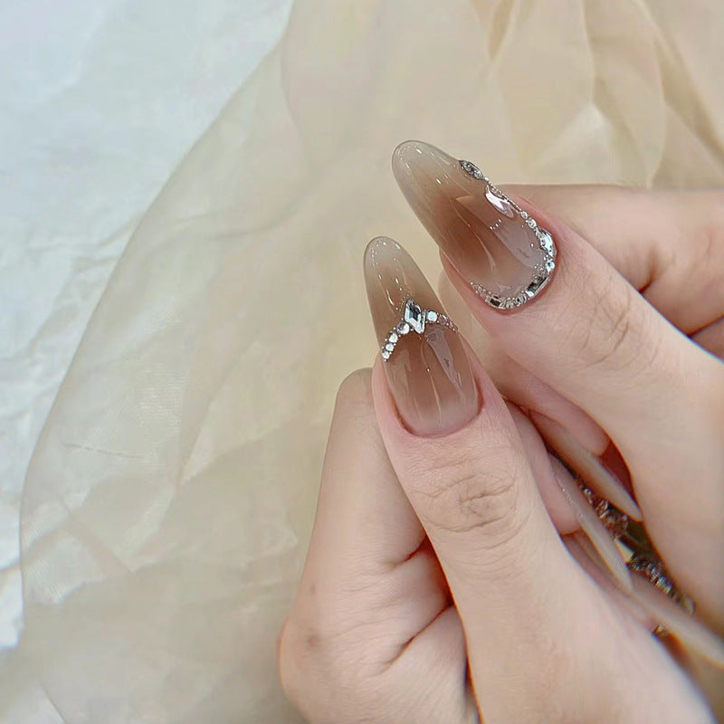 Elegante Press-On Nägel mit Kristallakzenten Brehn