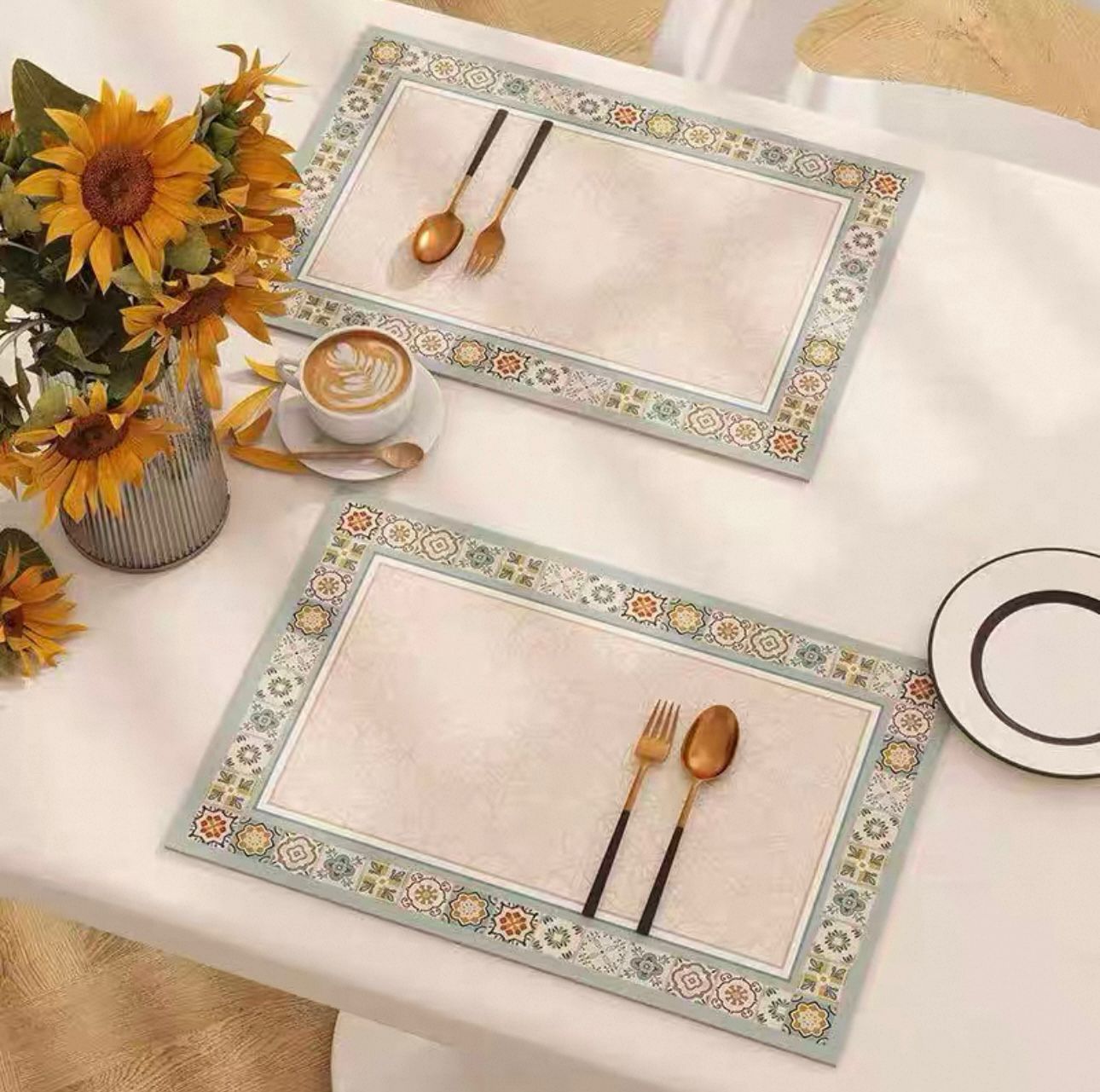Elegante Blumenmuster Tischsets Brehn