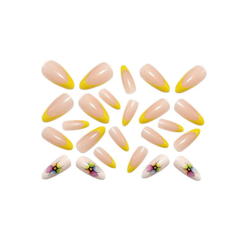 Stylische Kunstnägel mit Floralen Akzenten und Buntem French-Tipp Brehn