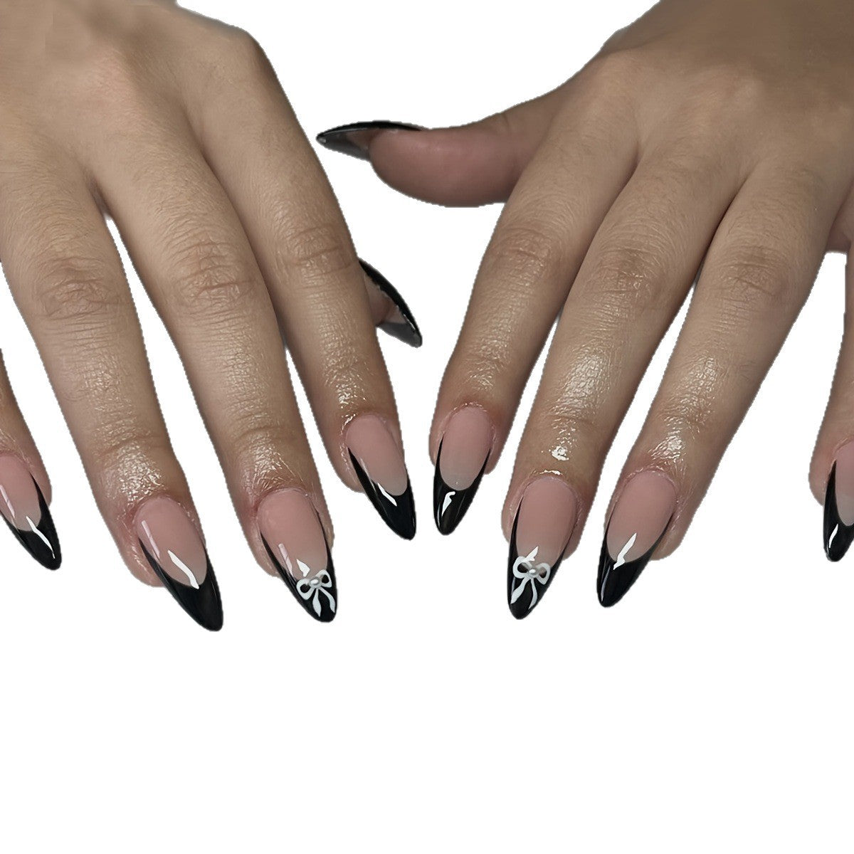Kunstnagelset mit elegantem Schwarz-Weiß Design und niedlichen Schleifenakzenten Brehn