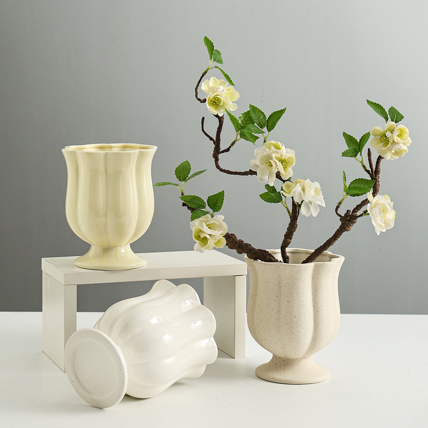 Elegante Skulpturierte Keramische Blumentopf