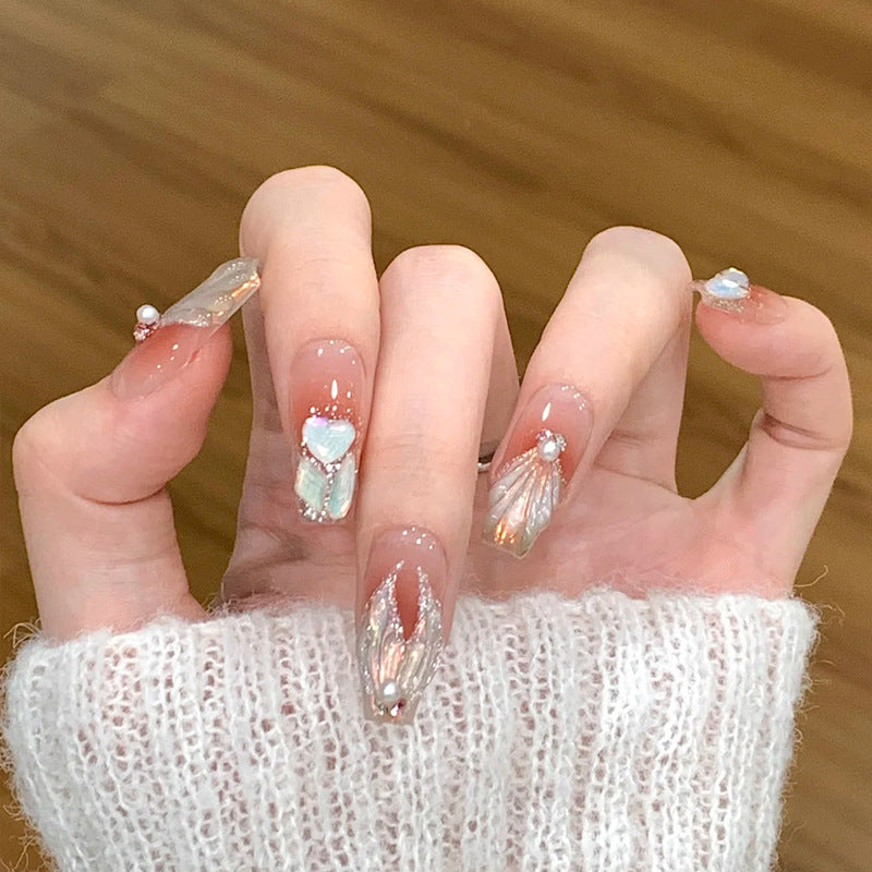 Elegantes Set von Floral Press-On Nägeln mit Perlenakzenten Brehn