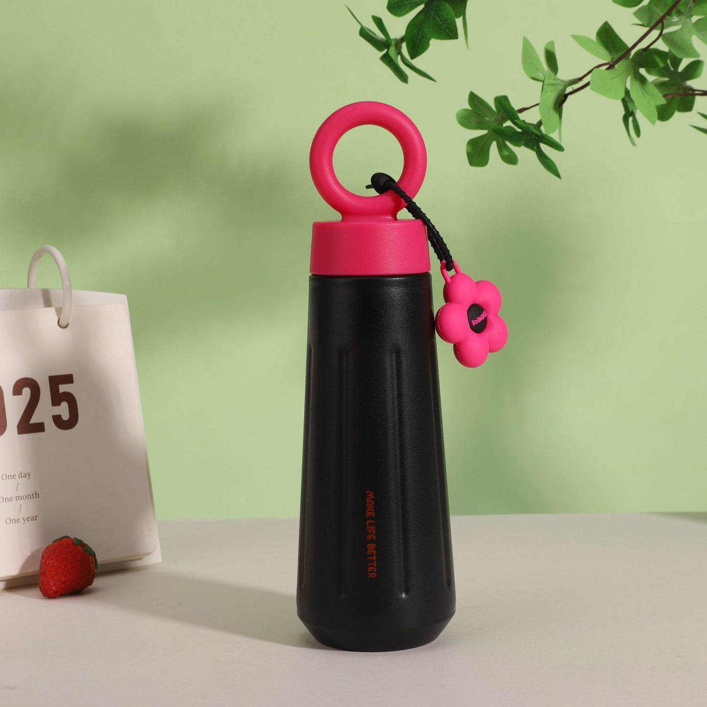 Damen stilvolle Kunststoff-Trinkflasche mit Charm Brehn
