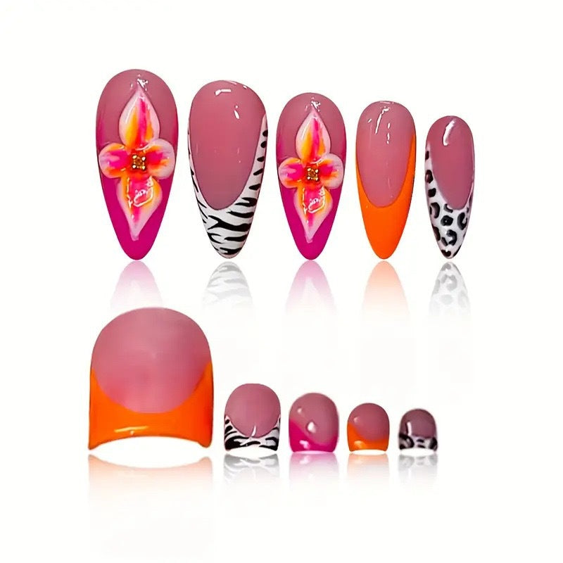 Künstlerisches Floral Nageldesign Set Brehn
