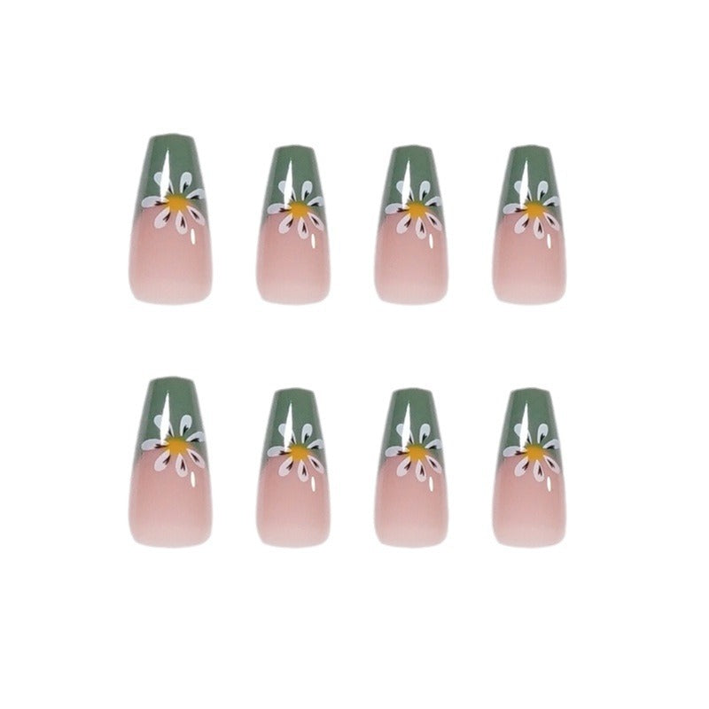 Kunstvolle Nagelkunst mit floralen Mustern Brehn