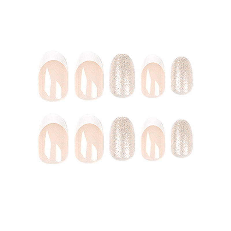 Kunstvolle Nagelverlängerungen mit elegantem French-Tip Brehn