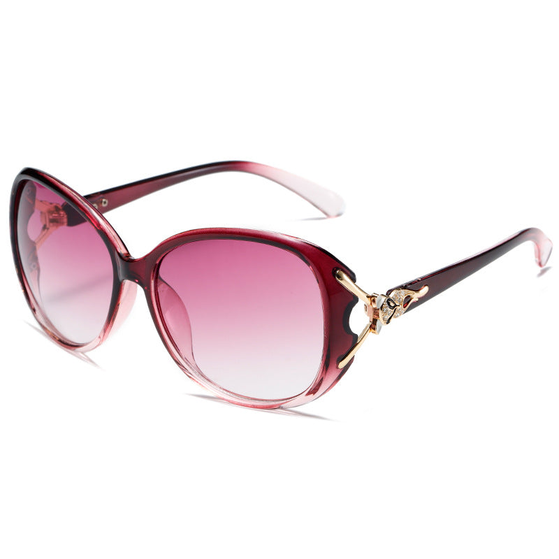 Damen Modische Sonnenbrille im eleganten Design mit auffälligen Verzierungen Brehn