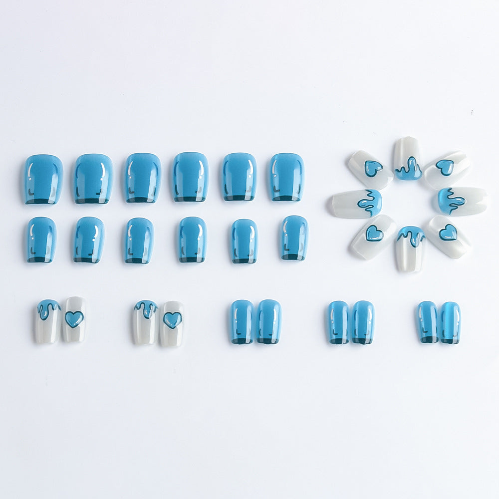 Künstlerisches Press-On-Nagelset mit Herzdesigns Brehn
