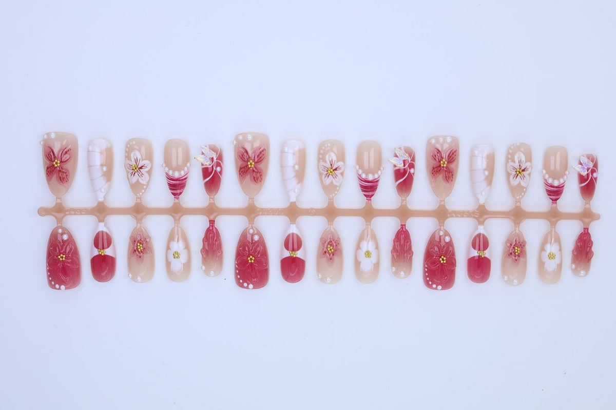 Kunstnagelset mit floralen Mustern Brehn