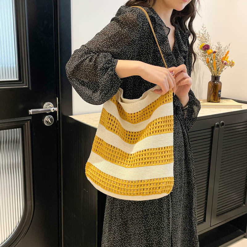 Gestreifter Woven Slouchy Tote