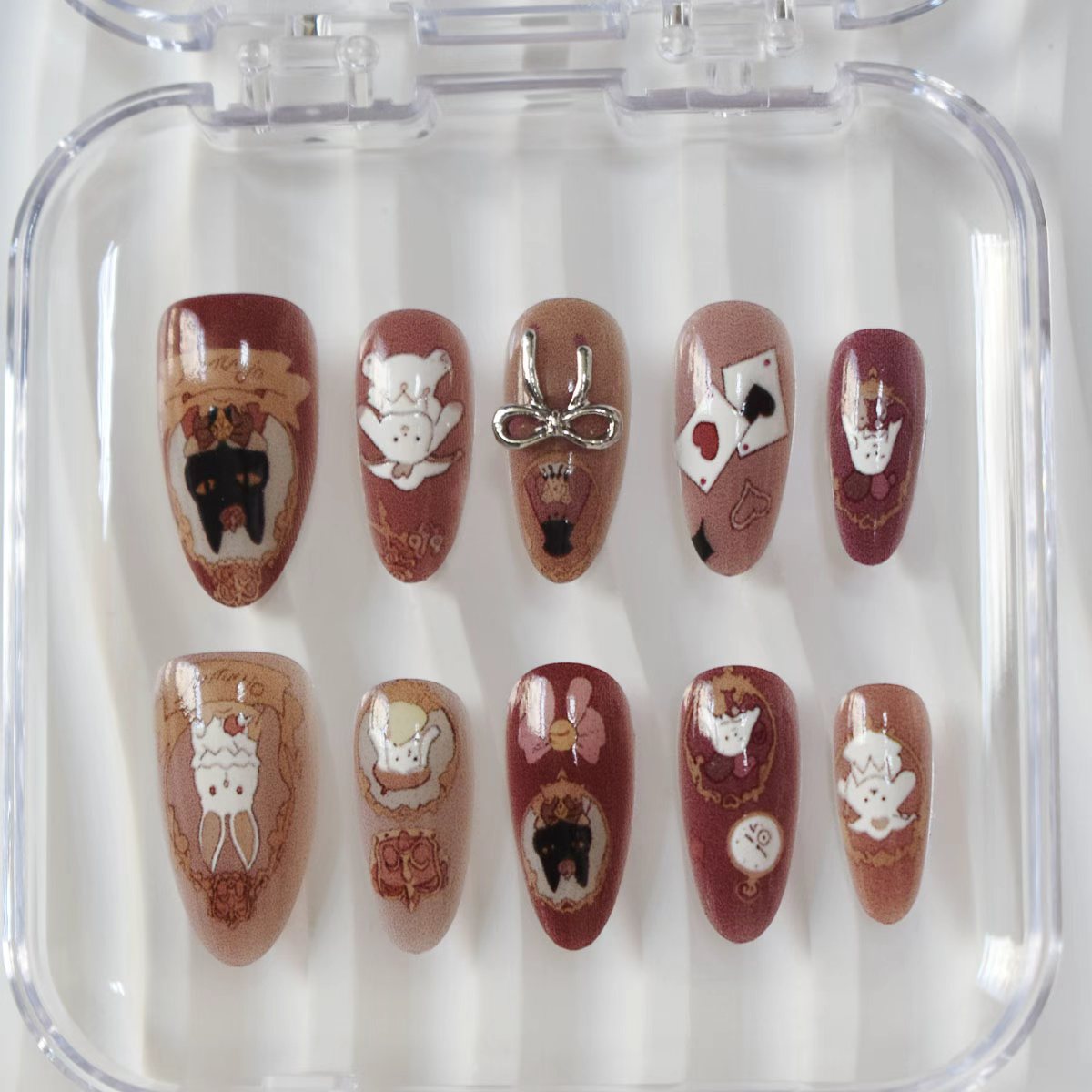 Künstlerische Nagelkunst Brehn