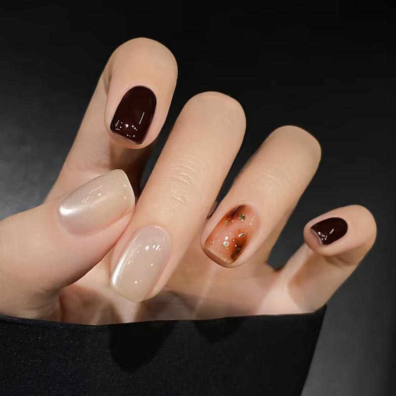 Luxuriöses Press-On Nagelkunstset mit eleganten Finishes Brehn