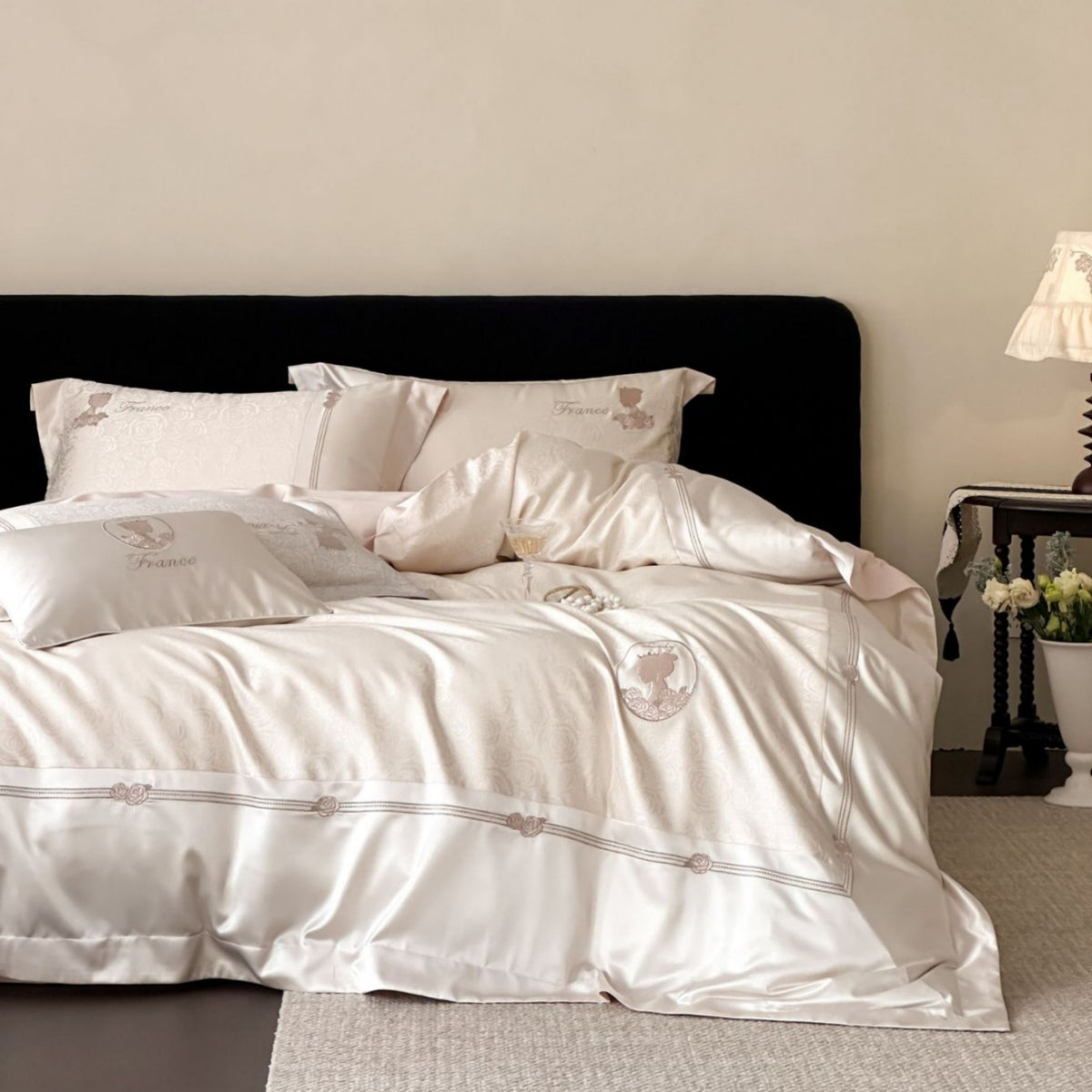 Satin-Trim Besticktes Jacquard Bettbezug Set