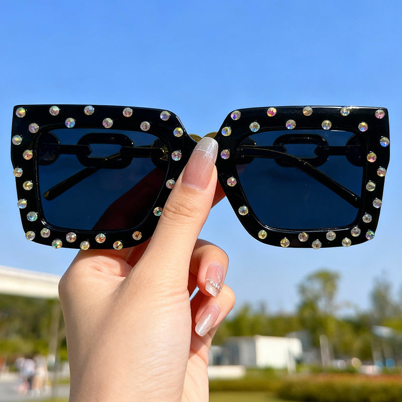 Dekorative perlenbesetzte Katzenaugen-Sonnenbrille Brehn