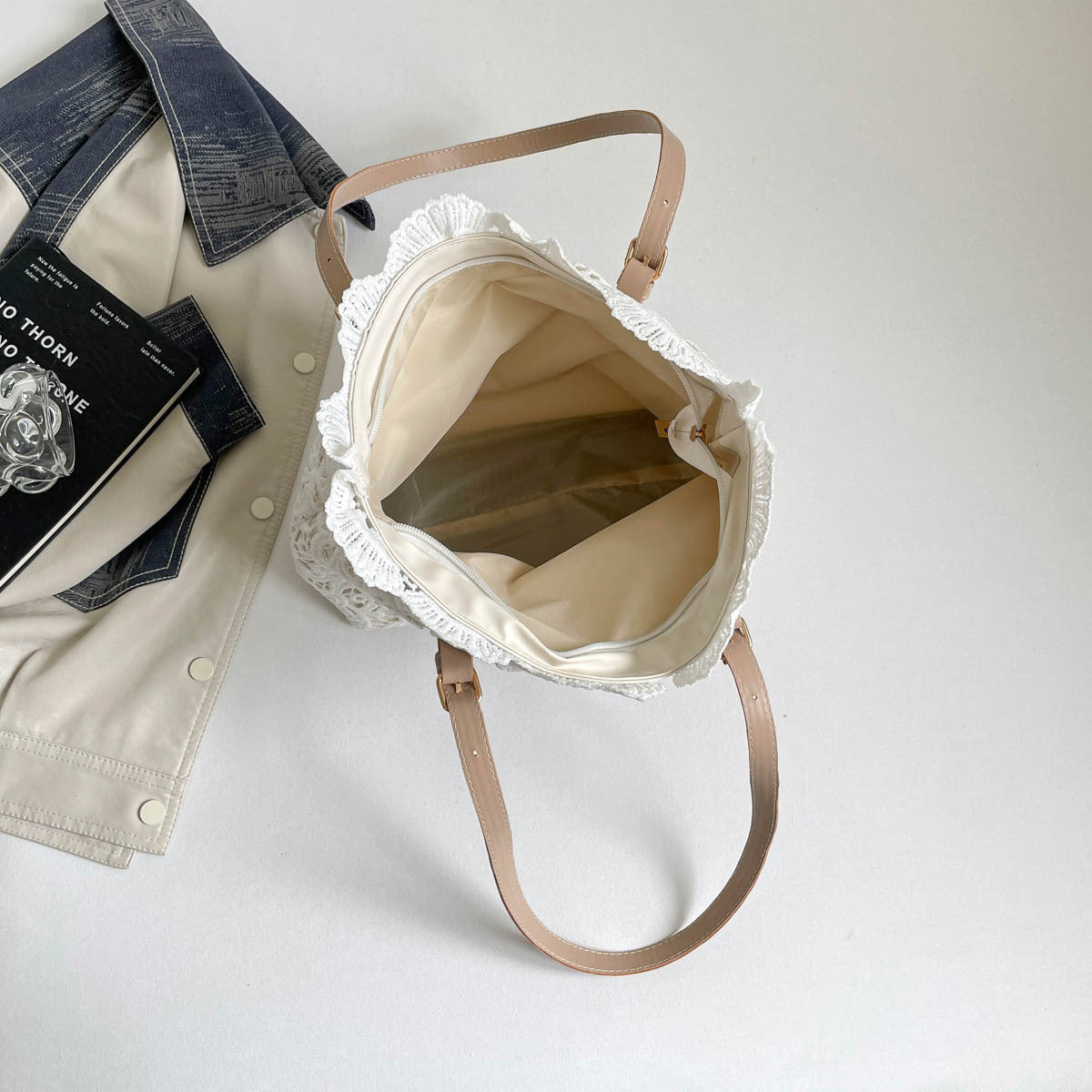 Elegante Tasche mit Spitzen-Detail