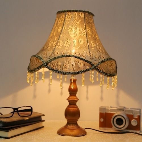 Elegante Spitzen-Tischlampe