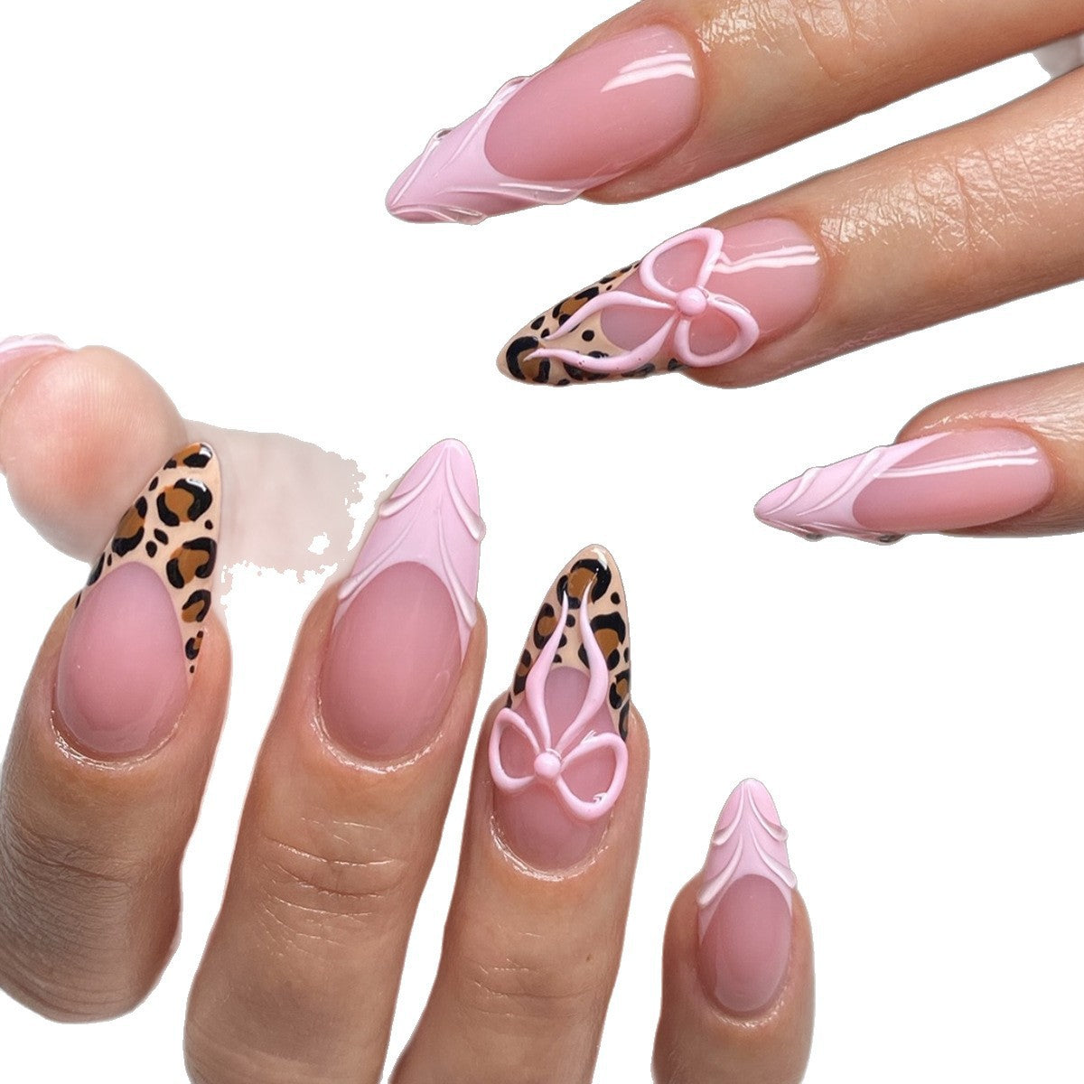 Kunstnagelset mit kreativen Leoparden- und Schleifenakzenten Brehn