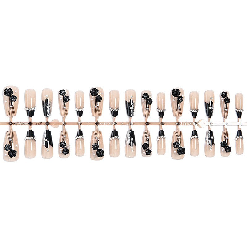 Kunstnagelset mit glamourösen 3D-Rosen-Details und eleganten Glitzerakzenten Brehn