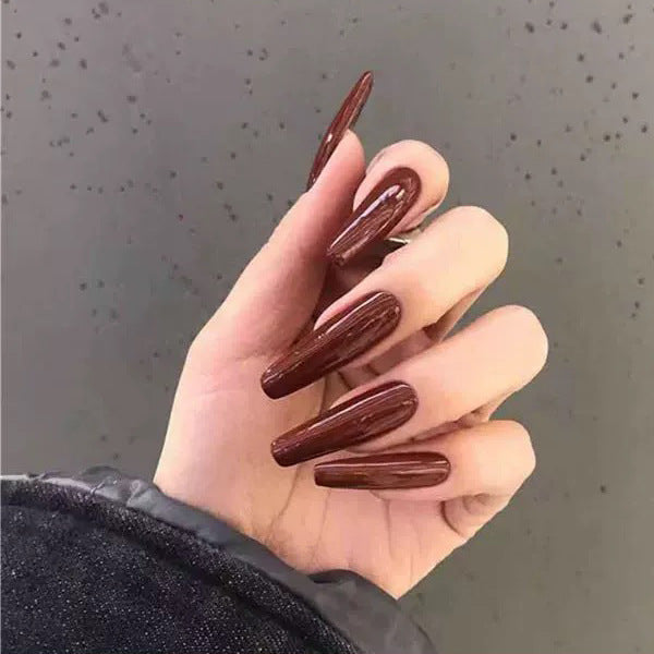 Kunstnagelset mit hochglänzenden spitzen Nägeln Brehn