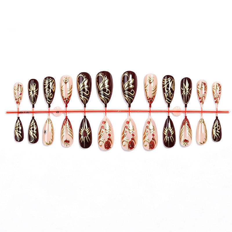 Dekoratives Press-On Nagelkunstset mit komplexem goldenen Blumenmuster Brehn