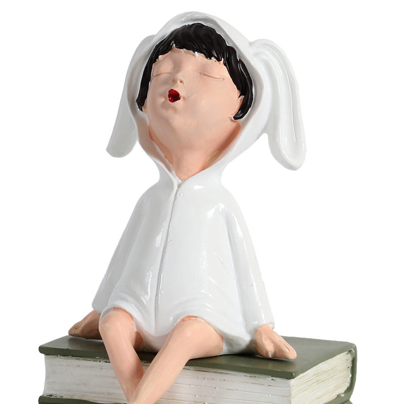 Verspielte Keramikhängefigur
