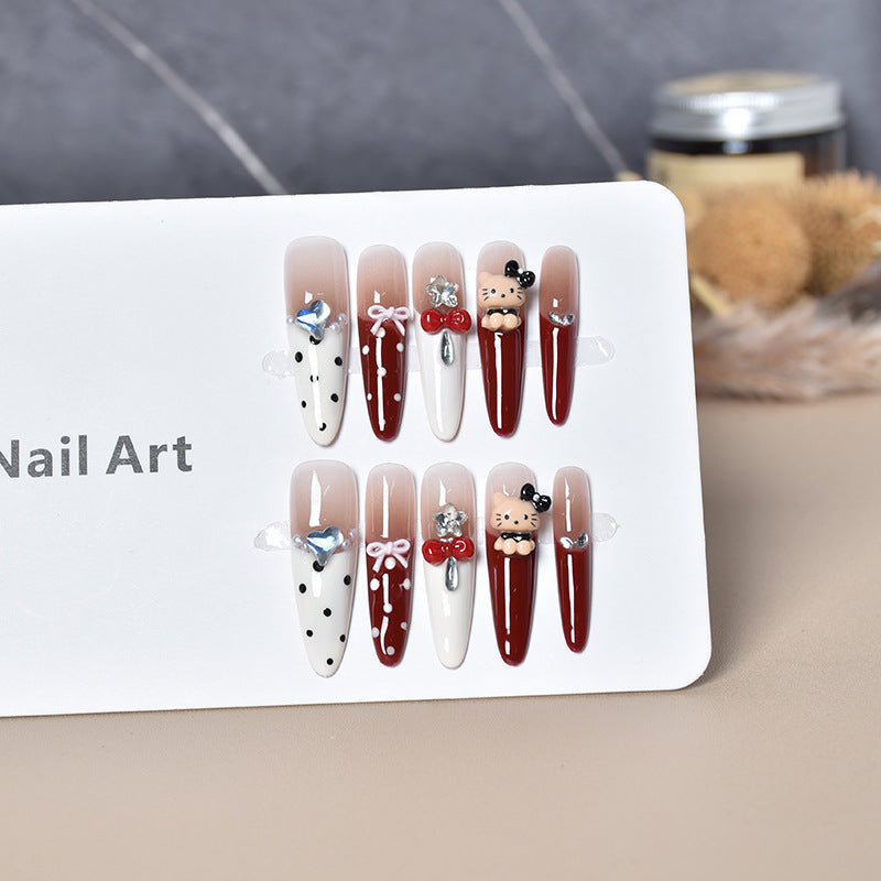 Künstlerisches Press-On-Nagelset mit Feiertagsdesigns Brehn