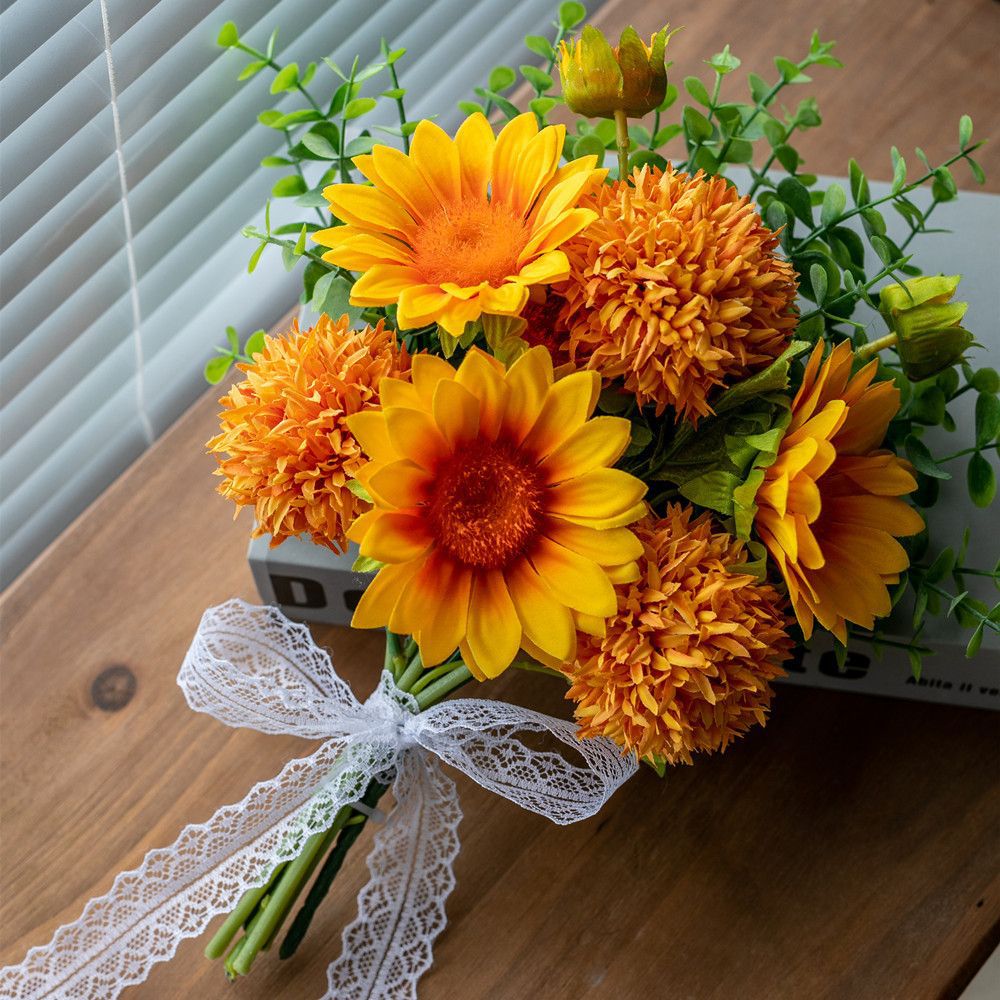 Dekorative Sonnenblumenstraußarrangement