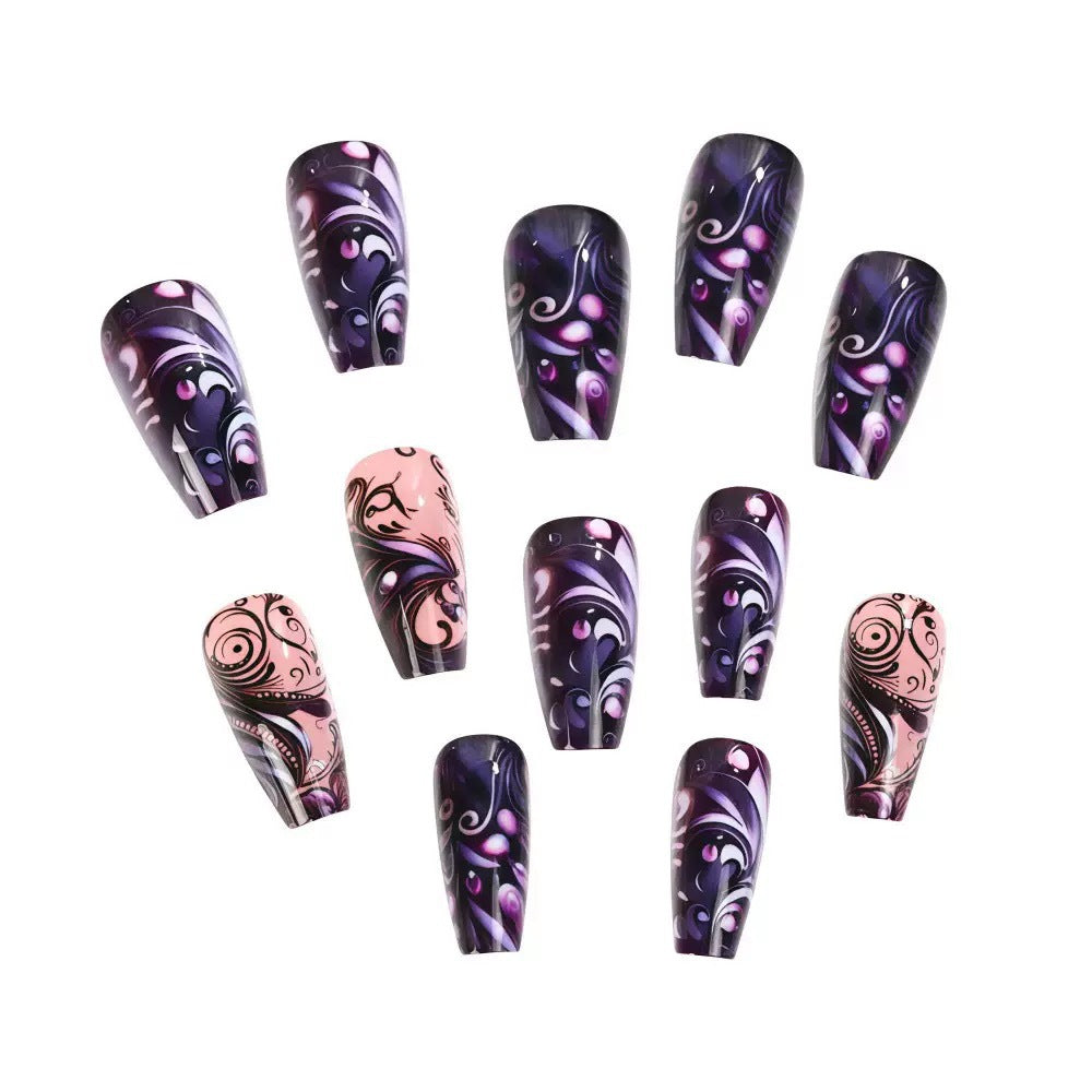 Kunstnagelset mit elegantem floralen Design und Glitzerakzenten Brehn