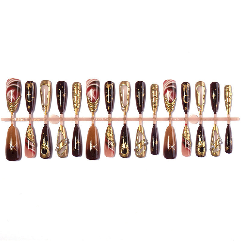 Kunstnagelset mit eleganten Goldakzenten und einzigartigen Designs Brehn