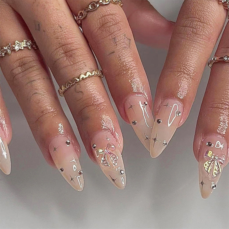 Künstlerisches Stiletto Press-On Nagelset mit dekorativen Edelsteindetails Brehn