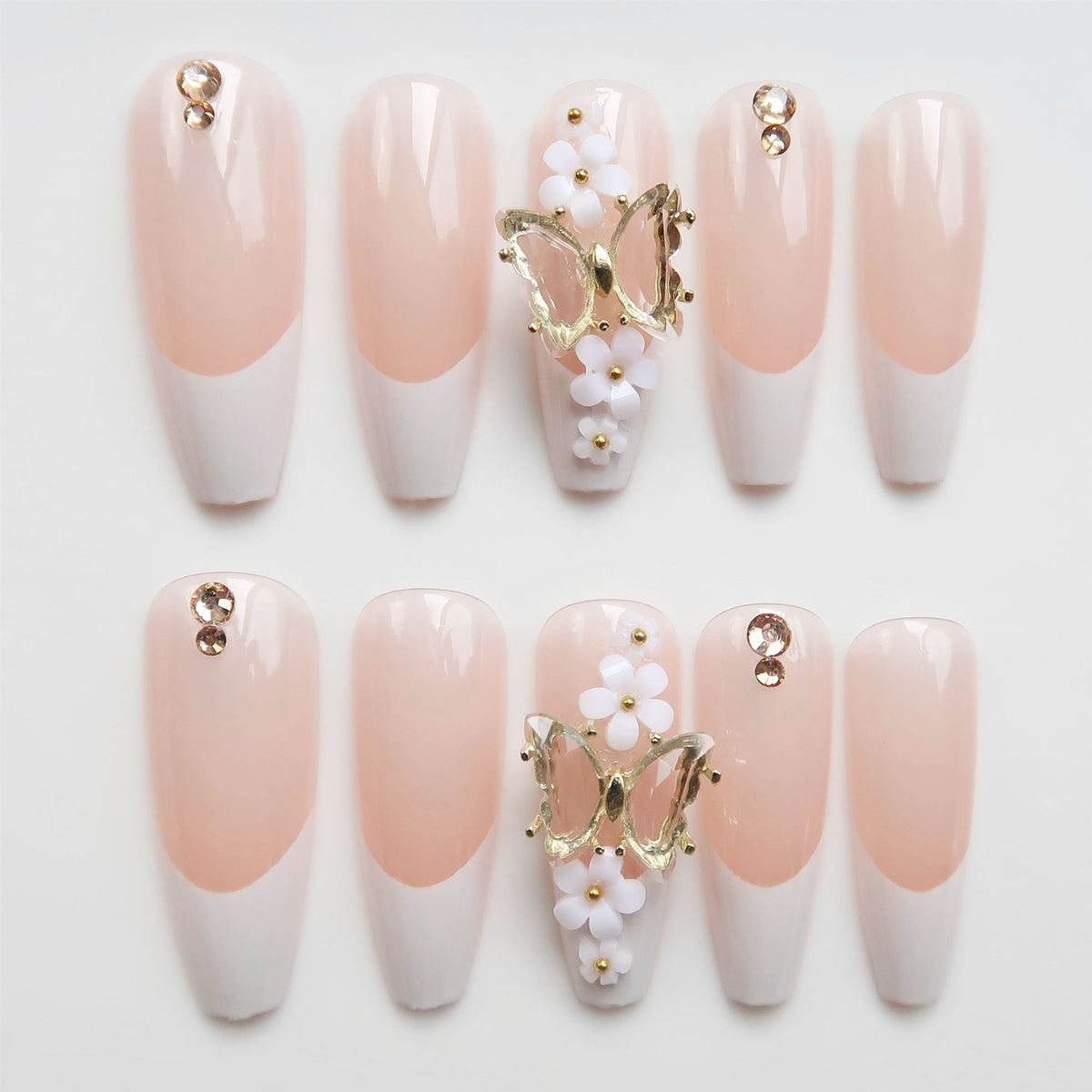 Luxus Press-On Nagelkunst mit floralen Akzenten Brehn