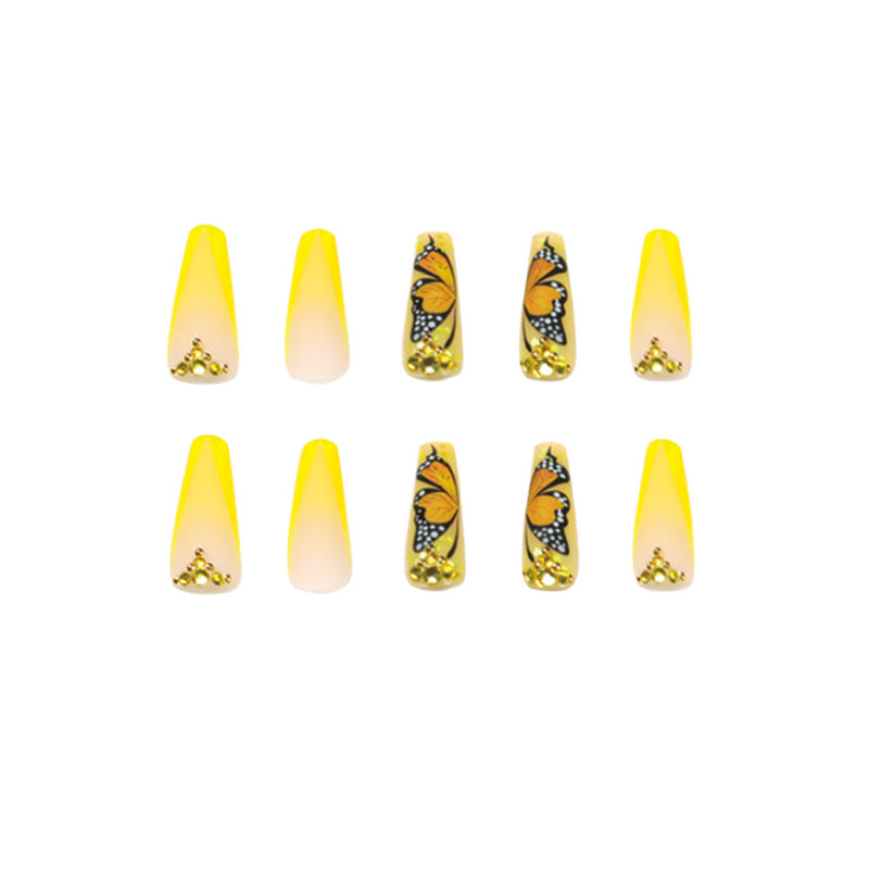Kunstvolle Gel-Nägel mit Schmetterlings-Design und Glitzer Brehn