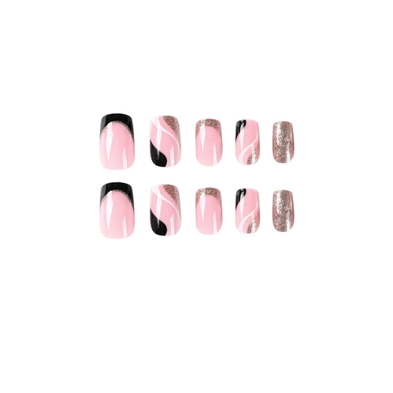Trendige Nagelkunst mit Glitzer- und Wellenakzenten Brehn
