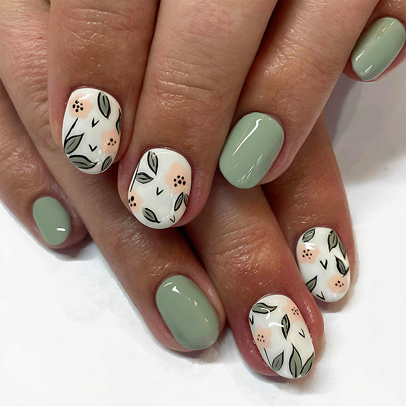 Kunstnagelset mit eleganten floralen Mustern und modernem Design Brehn