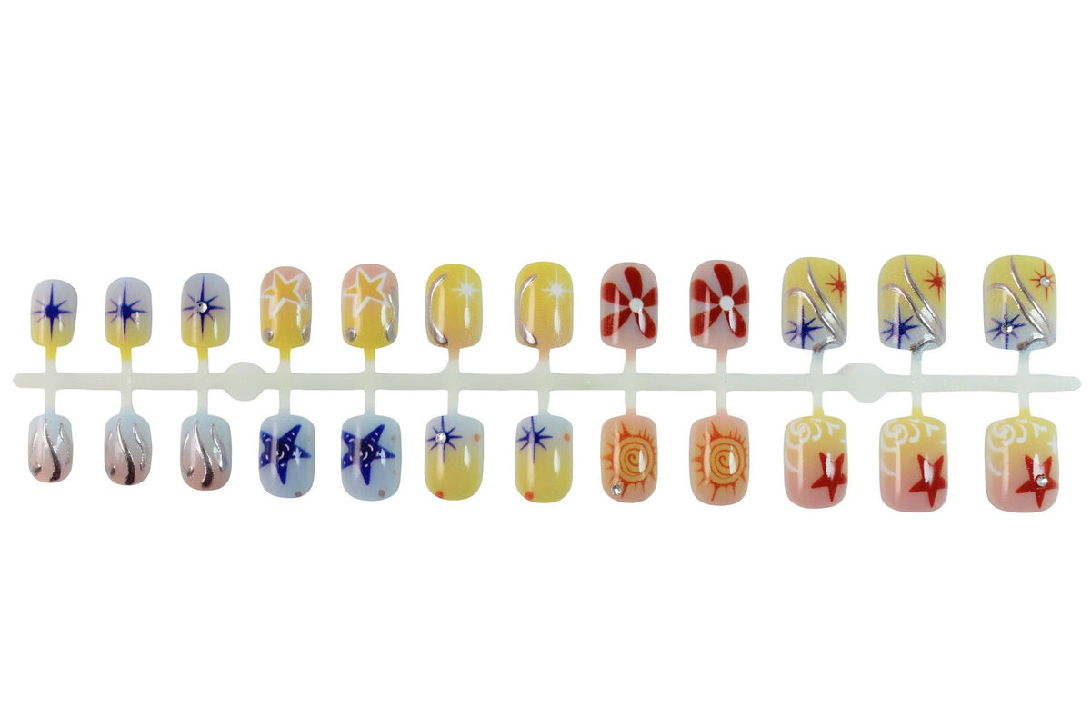 Kunstnagelset mit kreativen floralem und geometrischem Design Brehn