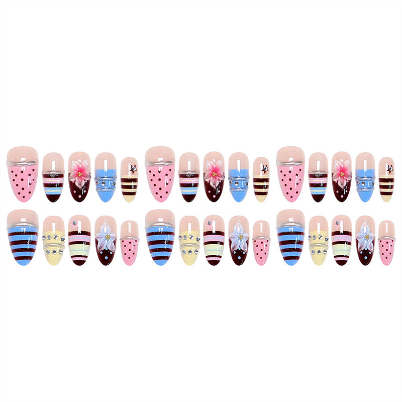 Kunstnagelset mit floralen und geometrischen Designs Brehn