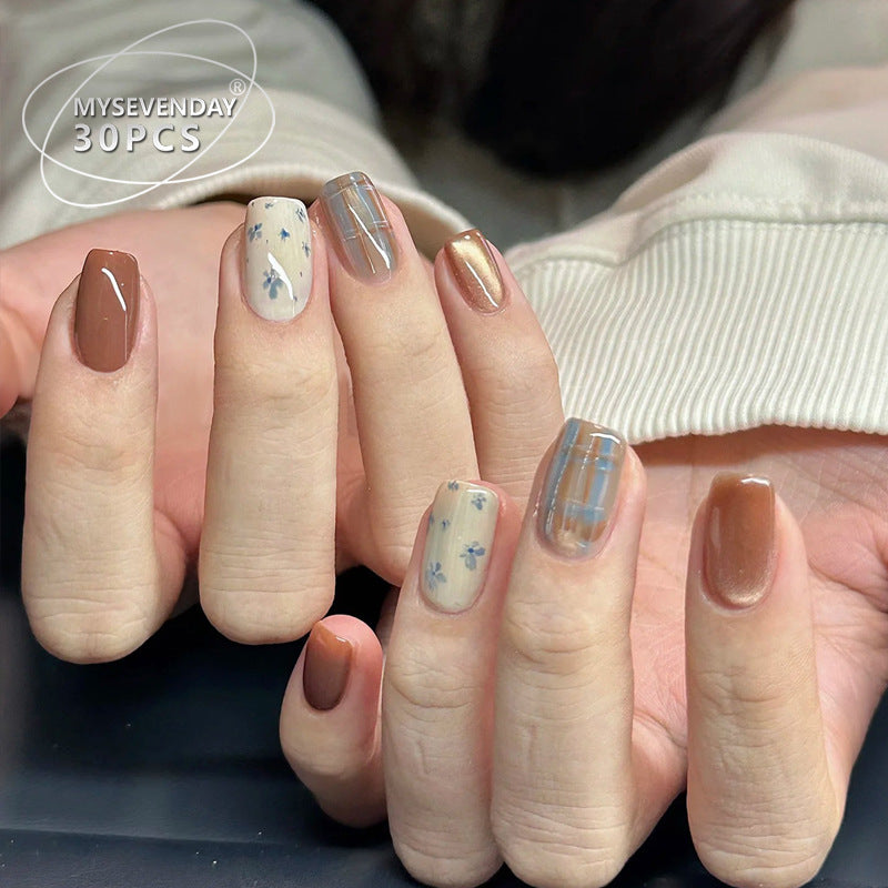 Künstlerisches Press-On-Nagel-Set mit botanischen und karierter Designs Brehn