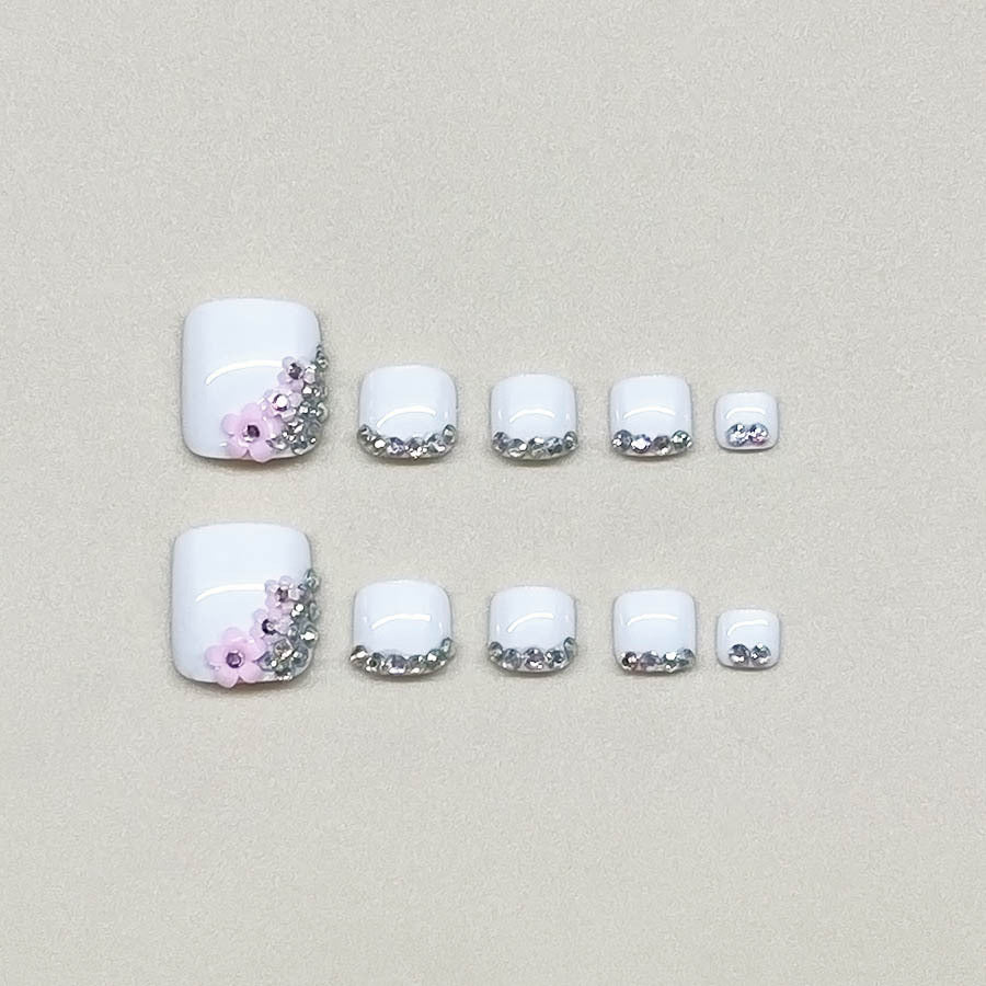 Fußnagelkunstset mit eleganten Glitzerverzierungen und floralen Akzenten Brehn