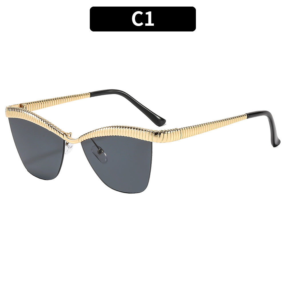 Stylische Katzenaugen-Sonnenbrille mit einzigartigem strukturiertem Rahmen
