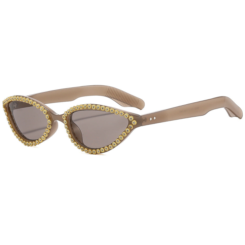 Damen Glamouröse Cat-Eye-Sonnenbrille mit funkelnden Blumenakzenten Brehn