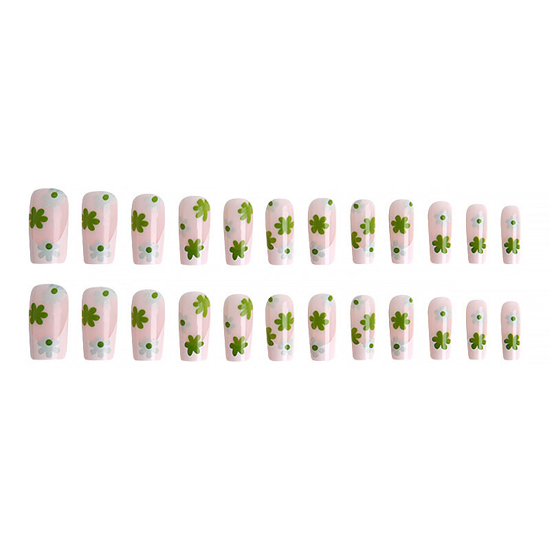 Kunstvolle Nagelspitzen mit Blumenmuster Brehn