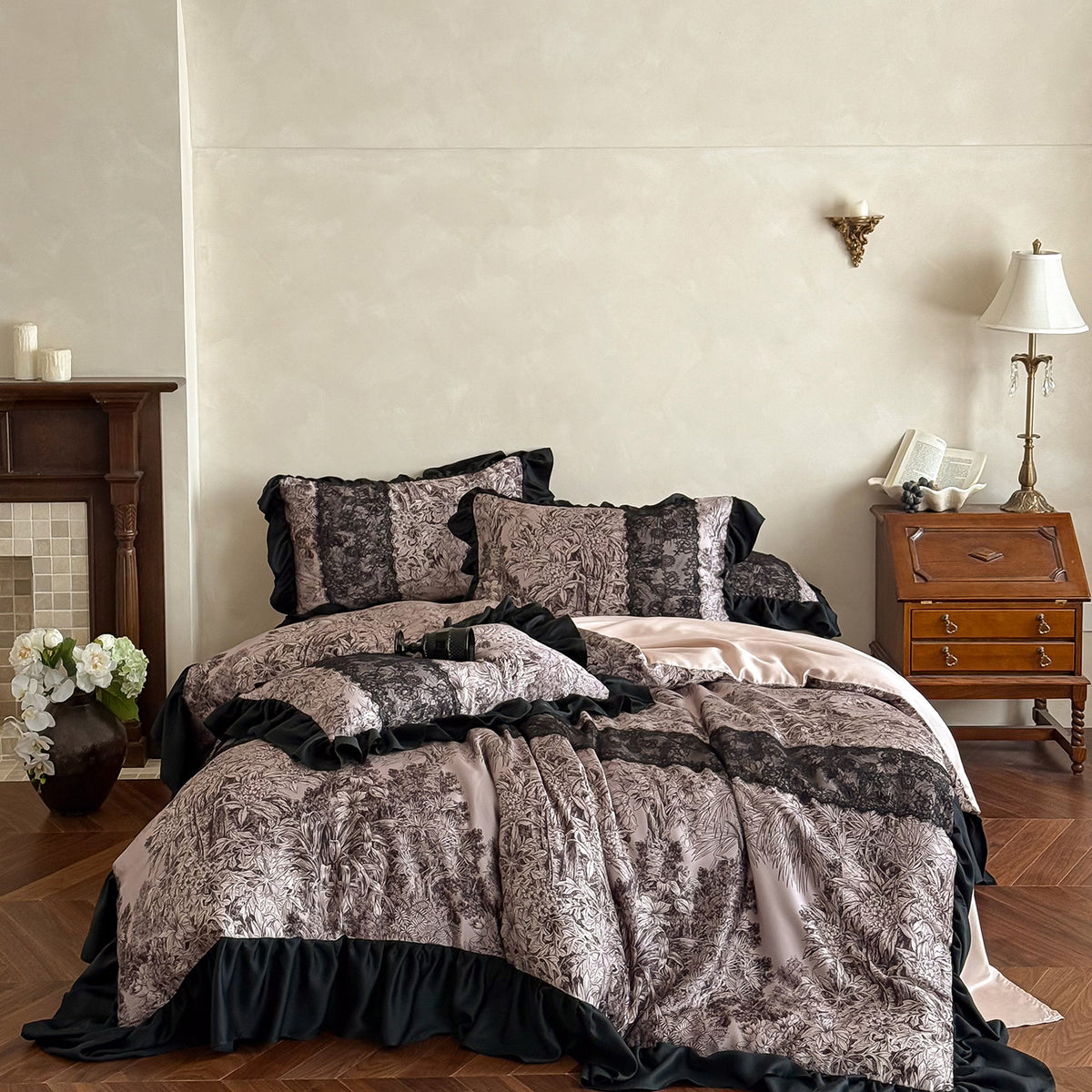 Luxuriöses Satin-Bettwäsche-Set mit Rüschenabschluss und detailreichem Toile-de-Jouy-Print Brehn