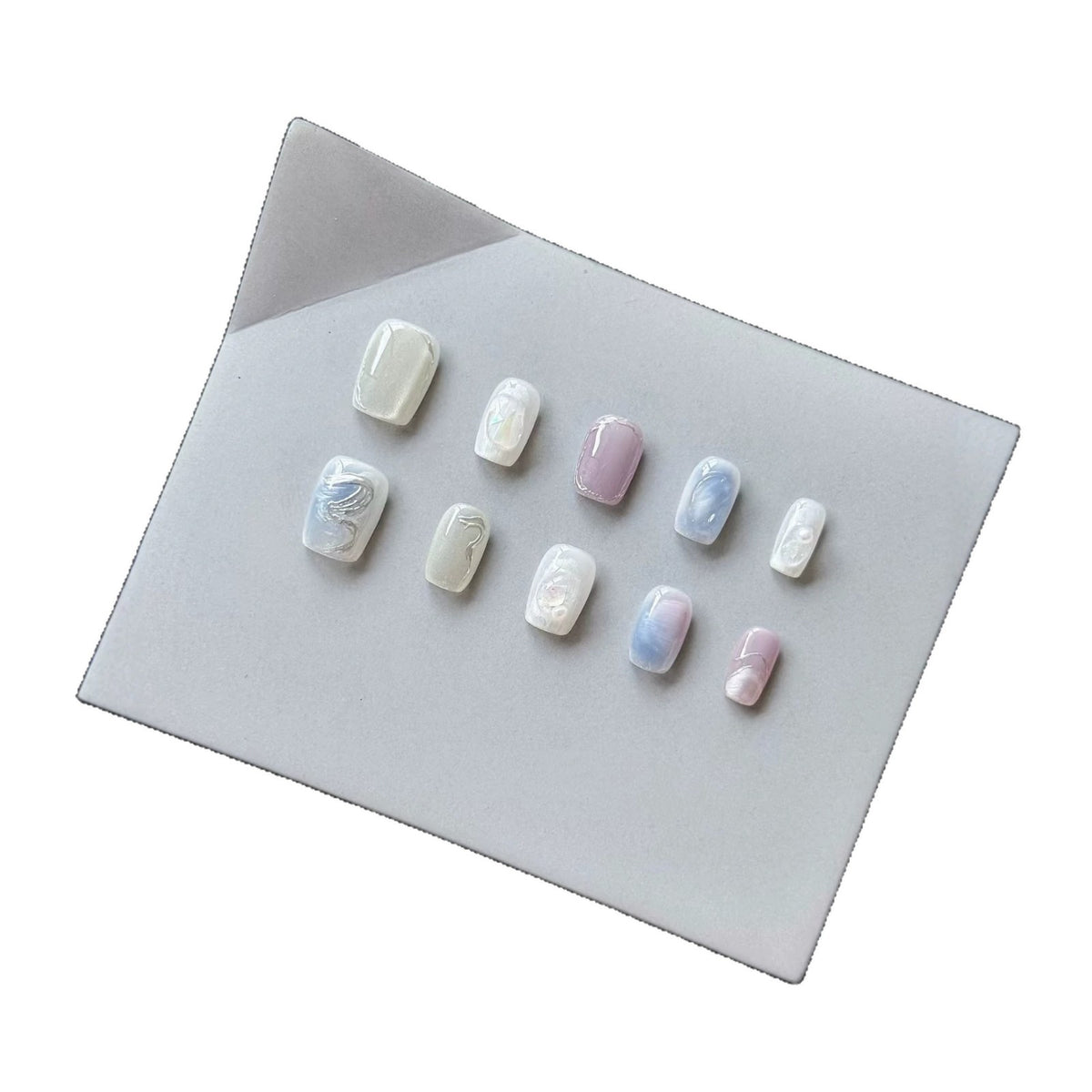 Künstlerisches Press-On Nagelset mit abstraktem Design